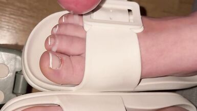 Feetlover ayaklara boşalmak - 15 image