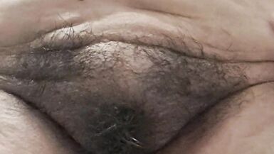 Mature milf creams her hairy pussy - 11 image