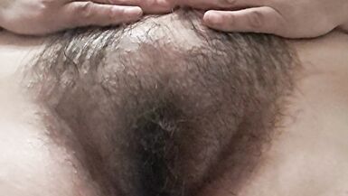 Mature milf creams her hairy pussy - 12 image
