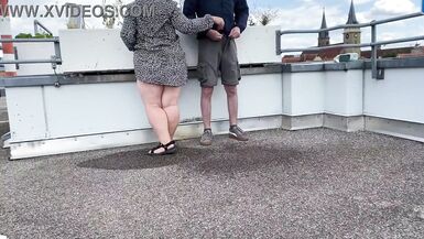 No matter how hard the plump mother-in-law tried, pissing splashed all over her legs - 10 image