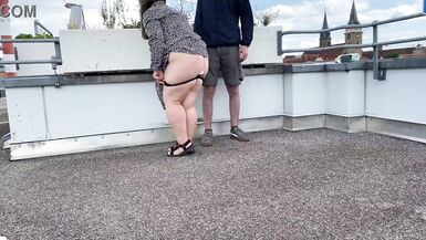No matter how hard the plump mother-in-law tried, pissing splashed all over her legs - 11 image