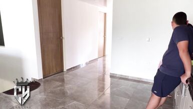 MA BELLE-MÈRE PERD LE PARI ET JE DOIS LA BAISER DANS LA CUISINE. - 2 image