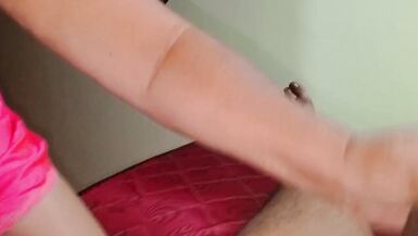 Milf matrigna che succhia il cazzo del figliastro pervertito - 2 image