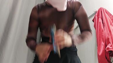 Amateur Frau versucht auf Kleidung. haarige Muschi, sexy Brünette, großer Arsch, sexy Kleidung, Höschen, Socken, Shorts, Strumpfhosen - 6 image