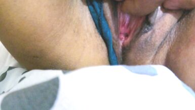 En la habitación del hotel me follo a mi caliente y hermosa filipina desi madrastra, mientras que en vacaciones - Parte 1 - 12 image