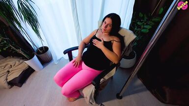 Hot Amateur Milf masturbieren, wenn allein zu Hause - 1 image