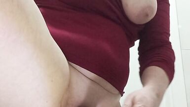 Hot stepmom squirts in the toilet - 2 image