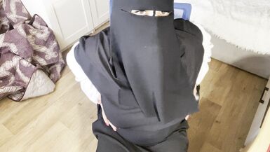 Turkish xxx video with beautiful eyes in hijab masturbates in pantyhose - 2 image