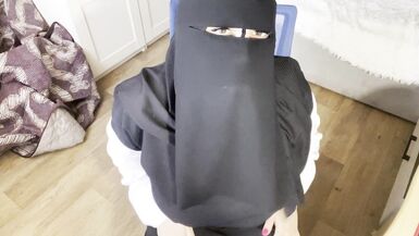A Turkish woman with beautiful eyes in a hijab masturbates in pantyhose - 2 image