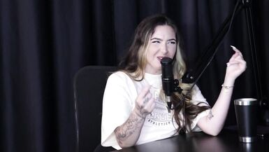 Elle a dit à sa mère quelle ne croyait pas en lamour et sest rendue à une orgie avec son amie et... - Debora Esteves (WATCH : SHEER/RED)