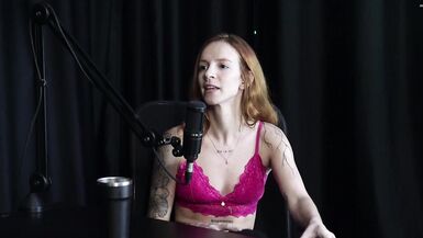 Elle a dit à sa mère quelle ne croyait pas en lamour et sest rendue à une orgie avec son amie et... - Debora Esteves (WATCH : SHEER/RED) - 6 image