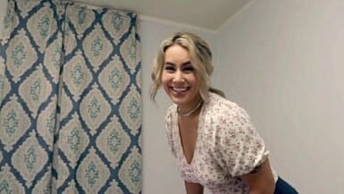 Partager un lit avec ma belle-mère sexy - 1 image