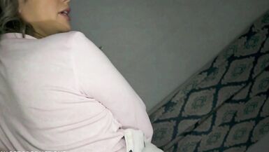 Partager un lit avec ma belle-mère sexy - 10 image