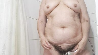 Wetting the body of a mature milf