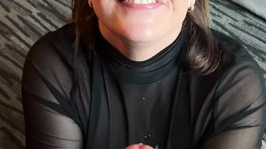 MILF en lunettes POV Fellation, Cumshot