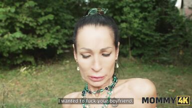 MOMMY4K. Horny Mommy is too sneaky and used her chance to fuck a inexperienced cock hard on the grass - 6 image