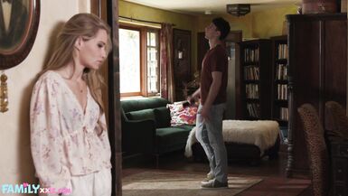 La belle-mère Athena Anderson est ouverte et honnête - 2 image