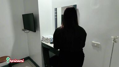 Hotel Waitress Delivers More Than Just Room Service- Sharinami - 3 image