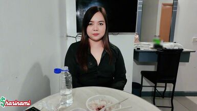 Hotel Waitress Delivers More Than Just Room Service- Sharinami - 7 image