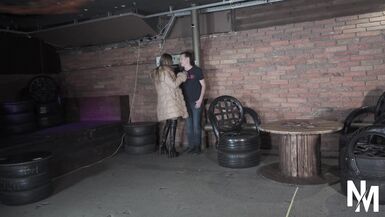 Горячая и грудастая MILF наказывает большой член раба - 4 image