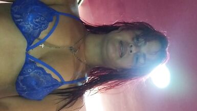 femme dansant et séduisant un garçon vierge avec un micro string sexy et suçant sa bite avant quil ne jouisse en elle - 3 image