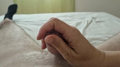 Sıcak azgın MILF Karısı kocaları sert horoz için şehvetli ve sıcak günaydın masajı verir - 1 image