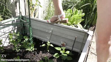Kiwi trashy MILF pisses in the garden to make the vegetables taste even better - 9 image