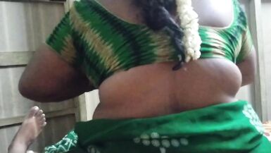 Tante âgée avec le mari de ses sœurs