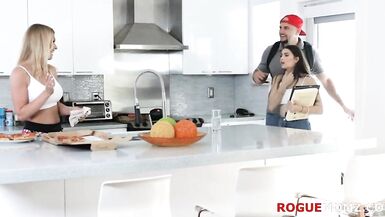 Schritt Tochter fickt MOMs MAN