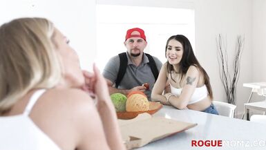 Schritt Tochter fickt MOMs MAN - 5 image
