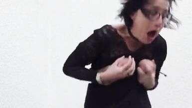 Slave presenting itself outdoor with orgasm - 8 image
