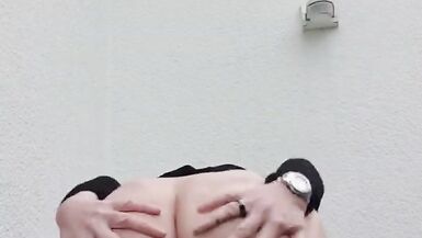 Slave presenting itself outdoor with orgasm - 9 image