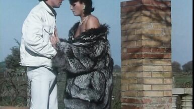 Merveilleuse MILF vintage aux gros seins et à la chatte poilue Baise le cul et se fait éjaculer dans la bouche par une grosse bite - 8 image