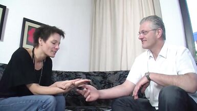 Vieux couple lécher la chatte fingering sex toys playing - 12 image