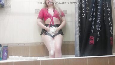 Climbed Into the Bath in Clothes and Cum From the Shower