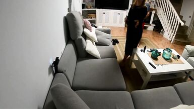 La femme au foyer blonde et plantureuse se fait lécher et baiser - 1 image