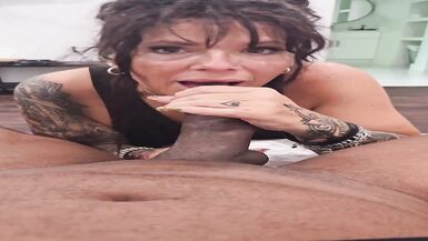 HOLLEE HUNTRESS DINES ON MAJIC