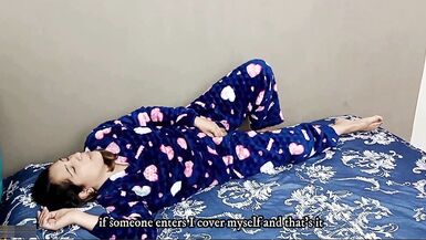 Hot Latina tired of masturbating, takes advantage of a friend's arrival and gives him a really good blowjob so he can fuck her - SPANISH PORN - 1 image