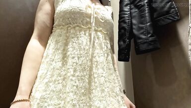 ElsaRixterXXX. Essai dune robe jaune pour les promenades dété sans sous-vêtements.