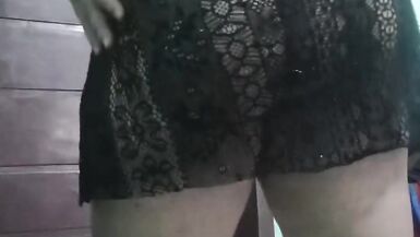 Sexy Filipina Milf Taking Her Dildo To Town - 4 image