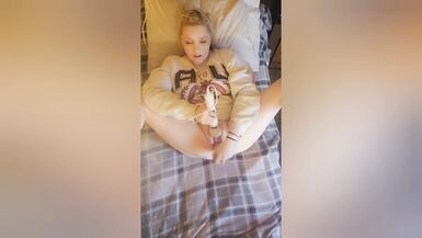 Vea Chevelle tries inflatable dildo - 14 image