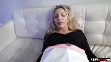 Left a warm creampie cumshot inside my stepmoms pussy - 4 image