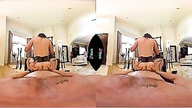 VRHUSH La MILF Nikki Benz veut votre bite en elle - 1 image