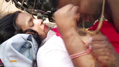 Indian Bhabhi In Jungle Sucking Boyfriend Cock On Her First Date And Fucked - 11 image