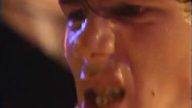 Guy fucks mature brunette's twat