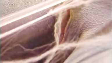 Guy fucks mature brunette's twat