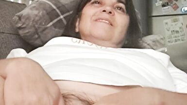 Der Nachbar sieht mich an, während ich mich ausruhe, und berührt meine Muschi - 15 image
