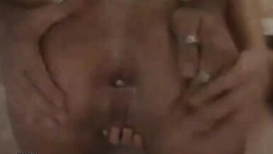 Elle se fait remplir sa chatte poilue par une grosse bite noire - 4 image