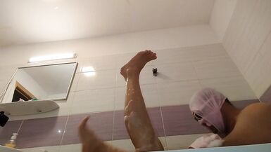 Couple amateur prend un bain, femme avec chatte poilue, gros cul, gros seins. - 14 image