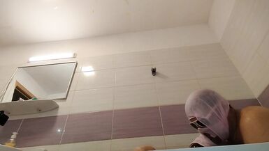 Couple amateur prend un bain, femme avec chatte poilue, gros cul, gros seins. - 15 image